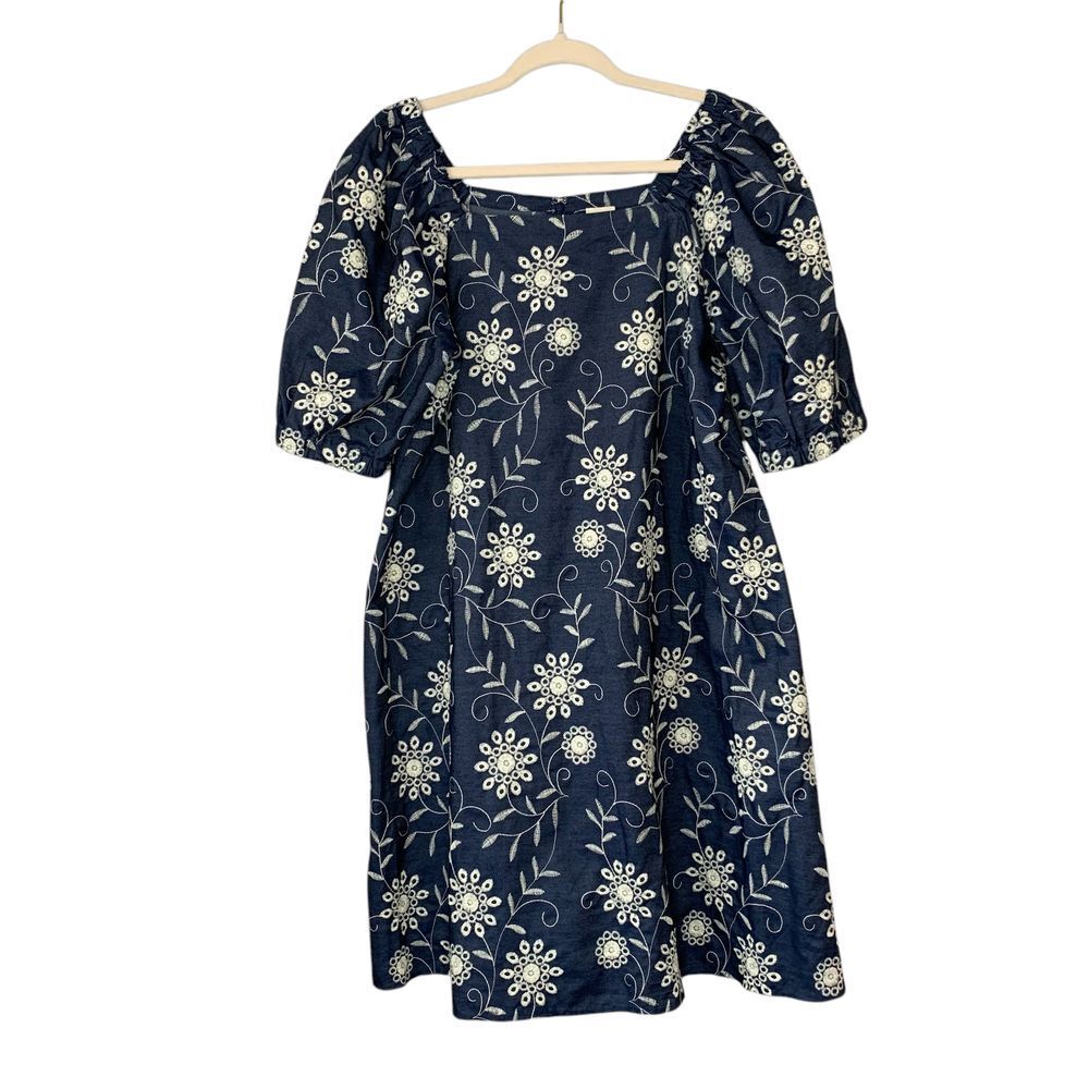 Anne Klein chambray embroidered square neckline short puff sleeve‎ dress. Size 4